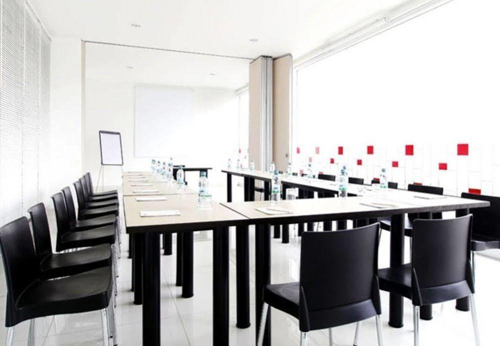Amaris Hotel Pemuda Semarang Luaran gambar