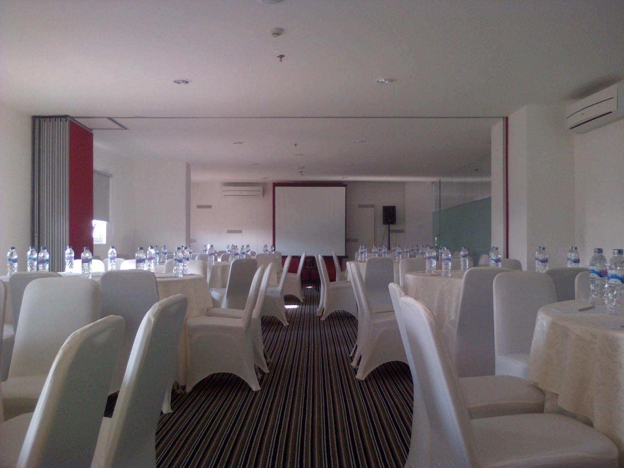 Amaris Hotel Pemuda Semarang Luaran gambar