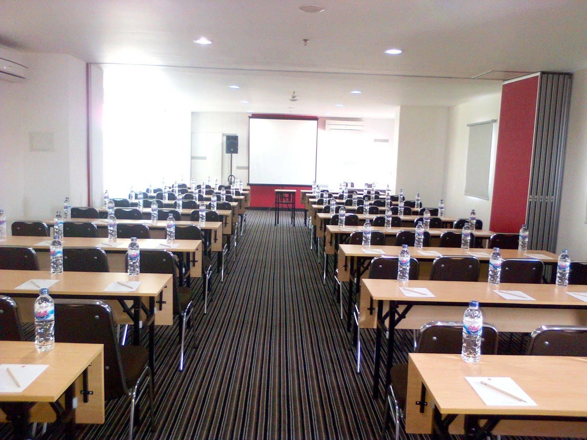 Amaris Hotel Pemuda Semarang Luaran gambar