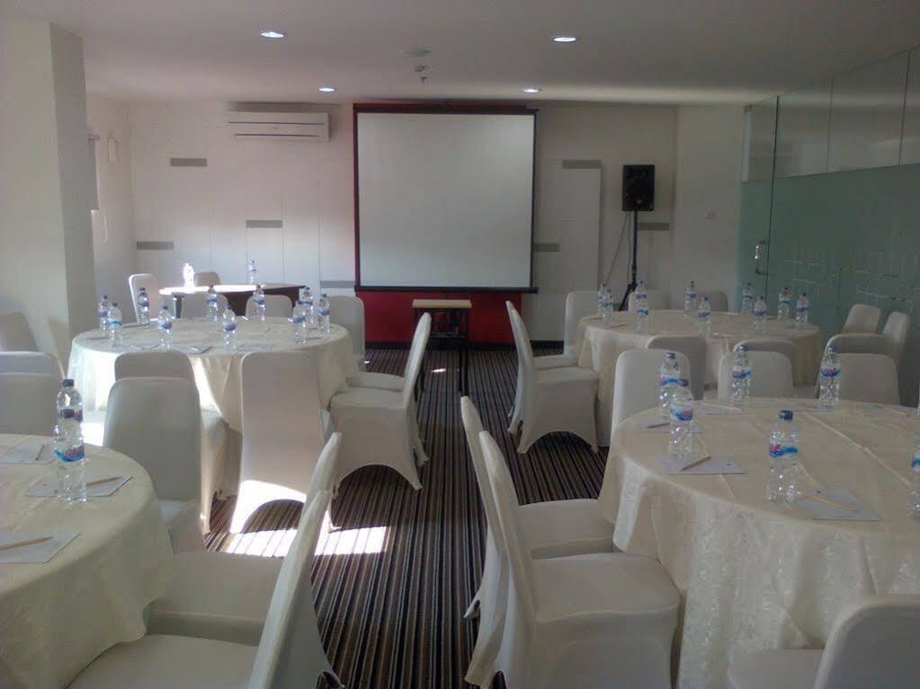 Amaris Hotel Pemuda Semarang Luaran gambar